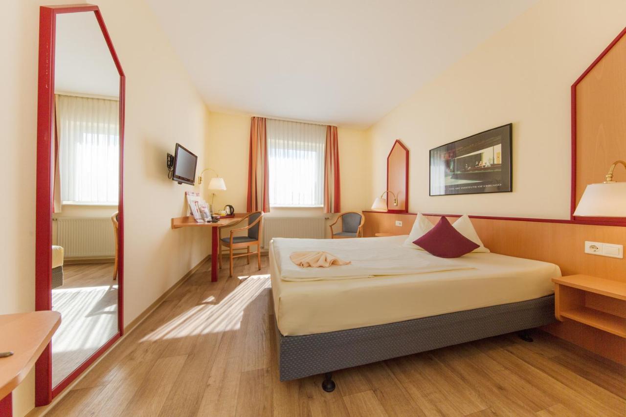 Hotel Montana Diemelstadt エクステリア 写真