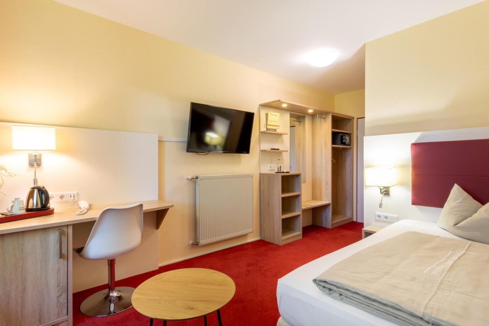 Hotel Montana Diemelstadt エクステリア 写真