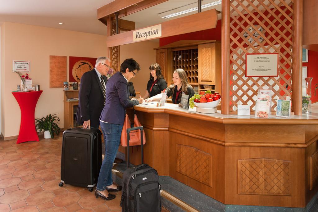 Hotel Montana Diemelstadt エクステリア 写真
